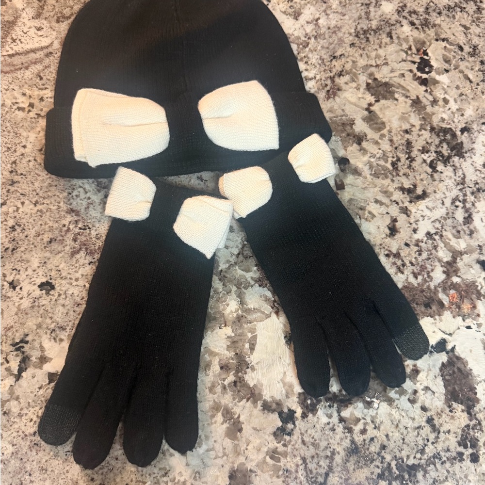 Kate Spade Black and Cream Knit Accessory Set